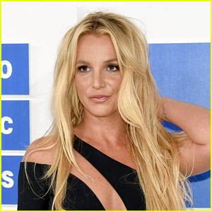 britney spears beach photos|Britney Spears Shares Naked Beach Vacation Photos